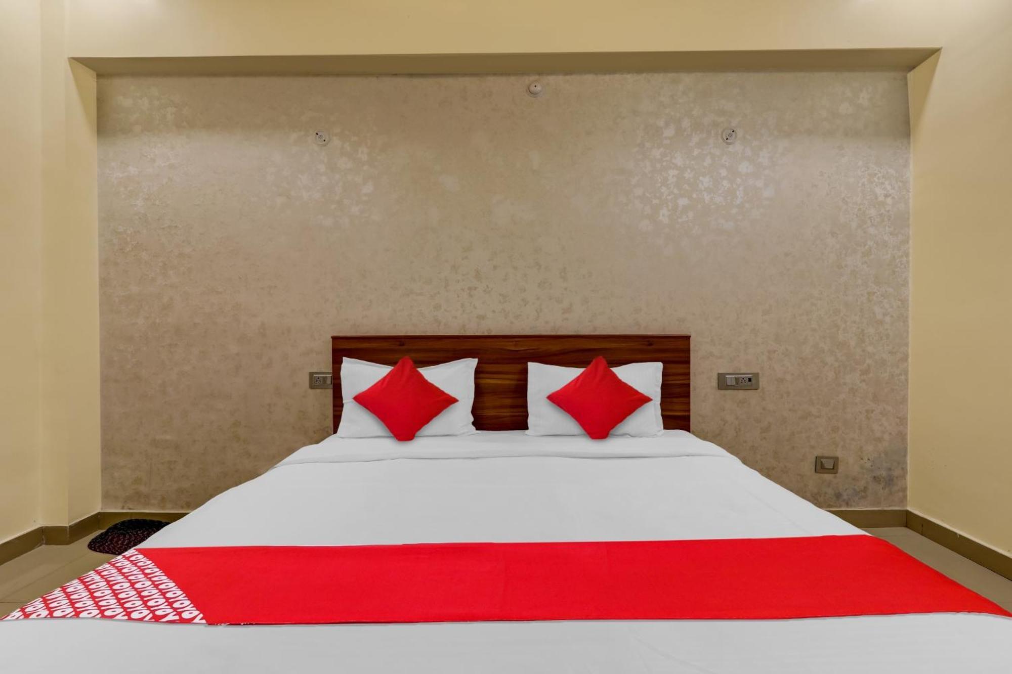 Hotel Super Hotel O Narayani 4*